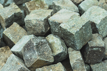 viele Porphyr Pflaster Steine auf einem Haufen