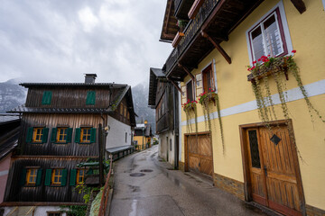 Fototapeta premium Beautiful city on by the lake, Hallstatt Austria 26 September 2020.