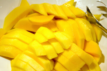 皮を剥いたまマンゴ