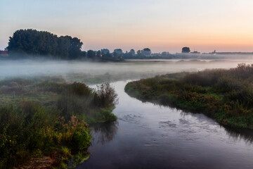 Fototapeta na wymiar Poranne mgły Dolinie Narwi,Podlasie, Polska