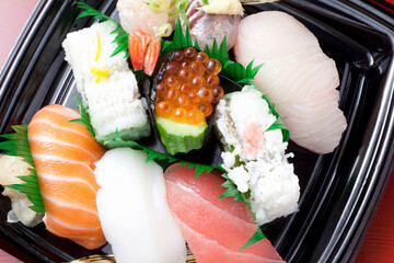 パックに入ったにぎり寿司