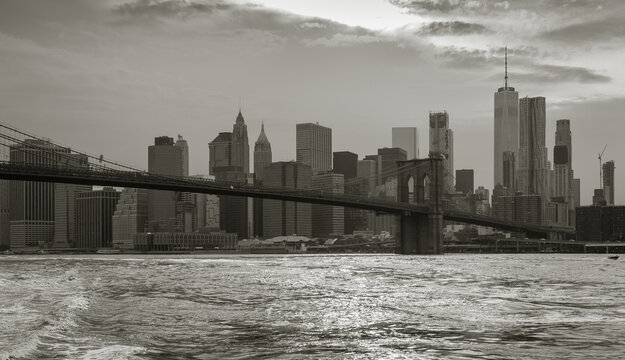 Black and white photo of New York City skyline with a view of the Brooklyn Bridge