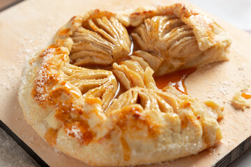 apple pie with cinnamon