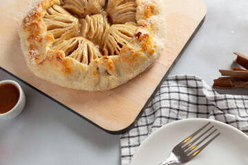 apple pie with cinnamon