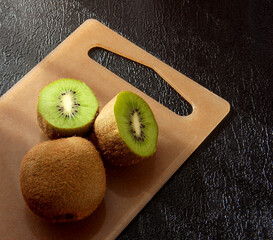 Kiwi slices on the Board on a black background.