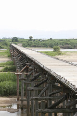 Fototapeta na wymiar 流れ橋の板