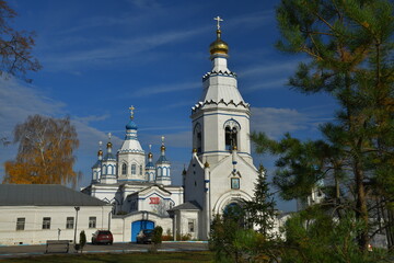 Fototapeta na wymiar Mother of God Shcheglovsky monastery in the city of Tula