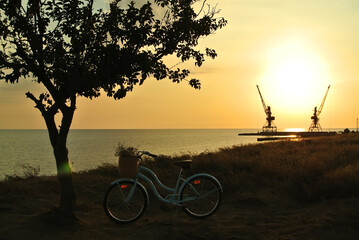 Fototapeta na wymiar Bicycle on the sunset.