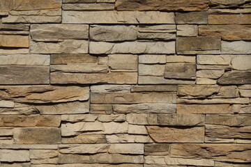 Rivestimento di un muro in pietra naturale