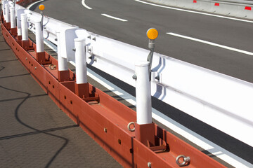 道路の仮設ガードレール