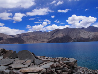 Beautiful lakes and magnificent blue skies and mountains, Pangong tso (Lake), Durbuk, Leh, Ladakh, Jammu and Kashmir, India
