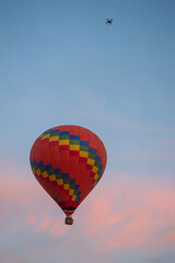Fototapeta premium Drone and hot air balloon at teotihuacan