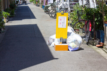 私道に立ち入り禁止の立て看板