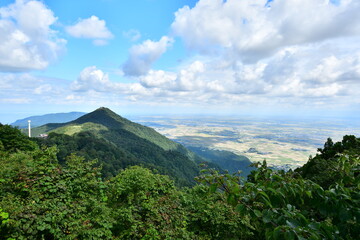 Fototapeta na wymiar 弥彦山山頂からの展望