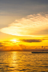 【神奈川県 江ノ島】夕日に照らされた海