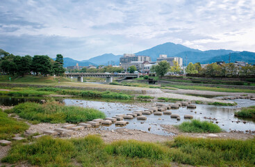 京都、鴨川デルタから比叡山を望む風景です