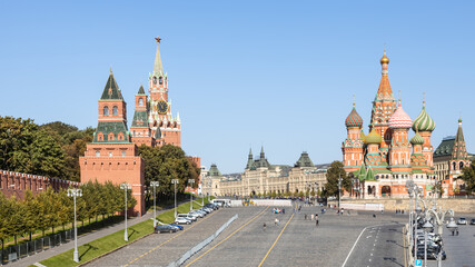 Fototapeta premium above view of Vasilevsky Descent of Red Square and Kremlin Tower and Vasily the Blessed Cathedral in Moscow city from Bolshoy Moskvoretsky Bridge on sunny autumn day