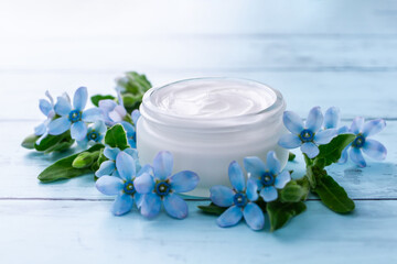 乾燥のための美容保湿クリーム　ナチュラルなスキンケア化粧品