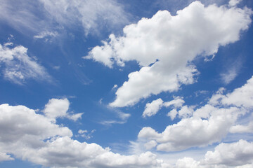 青空と夏の白い雲