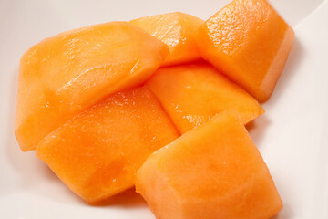 カットしたマンゴ