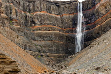 Der Hengifoss in Island