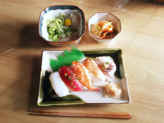 'edomae kaisen-nigiri sushi' japanese foods / 江戸前握り（海鮮にぎり）のランチセット