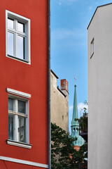 Fototapeta na wymiar Blick von der Choriner Strasse auf den Turm der Segenskirche in Berlin-Prenzlauer Berg
