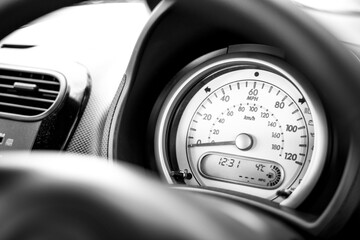 Vehicle dashboard gauge - speedometer - speed in mph - obrazy, fototapety, plakaty