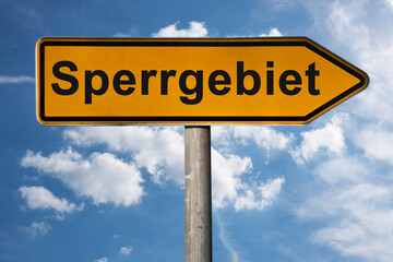 Fototapeta premium Wegweiser |mit der Aufschrift Sperrgebiet