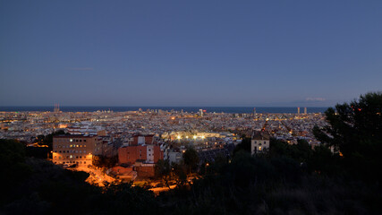 Fototapeta na wymiar NIGHT PHOTOGRAPH OF THE CITY OF BARCELONA