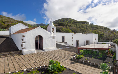 Kirche Ermita Virgen de Los Reyes mit Innenhof auf der Insel El Hierro, Kanarische Inseln, Spanien