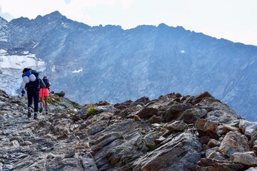 Fototapeta premium Randonnée de groupe en montagne