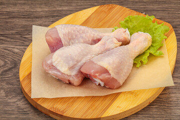 Raw chicken drumsticks for cooking