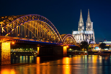 Fototapeta premium Kölner Dom und Hohenzollernbrücke