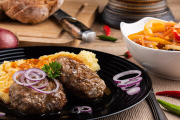 Buletten mit Kartoffelpüree
