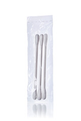 drei Wattestäbchen in einem Blister 