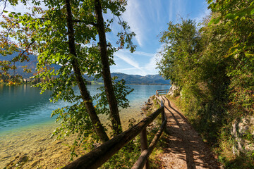 Bürglstein Seerundweg am Wolfgangsee im Salzkammergut im Herbst