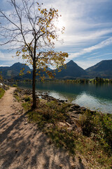 Bürglstein Seerundweg am Wolfgangsee im Salzkammergut im Herbst