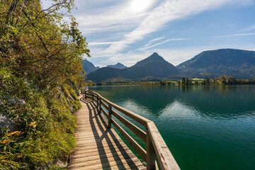 Bürglstein Seerundweg am Wolfgangsee im Salzkammergut im Herbst
