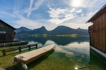 Seerundweg am Wolfgangsee im Salzkammergut im Herbst