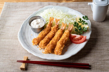 japanese deep fried prawn with cabbage