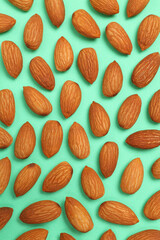 グリーンの背景で撮影したアーモンド