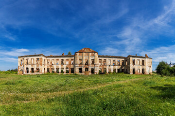 Fototapeta premium An old abandoned palace house in Izyaslav. Ukraine