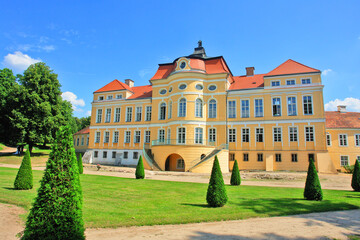 Fototapeta na wymiar Pałac w Rogalinie
