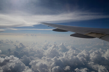 Fototapeta premium Flying above beautiful clouds in the sun