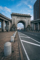 Obraz premium The entrance to the Manhattan Bridge in Chinatown, New York City