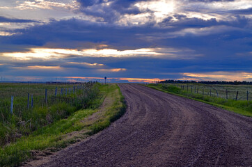 Naklejka premium Alberta, Canada - Dirt Road through Castor Countryside at Sunset
