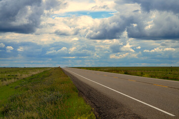 Naklejka premium Alberta, Canada - Drifting Clouds over Highway 36 to Castor