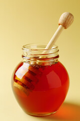 ハチミツ（ガラスボトルの蜂蜜とハニーディッパースティック）