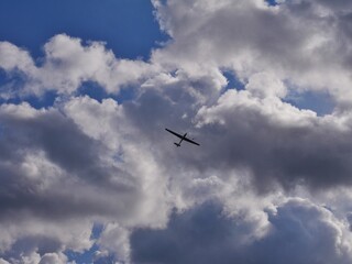 Fototapeta na wymiar Segelflugzeug am Himmel